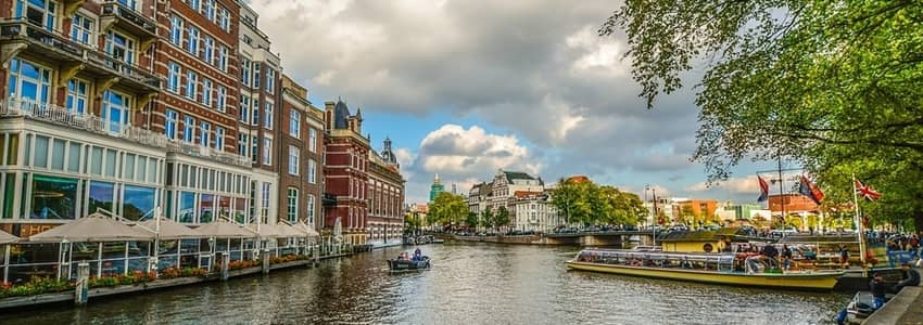 Przewodnik turystyczny po Amsterdam – najciekawsze atrakcje i opinie